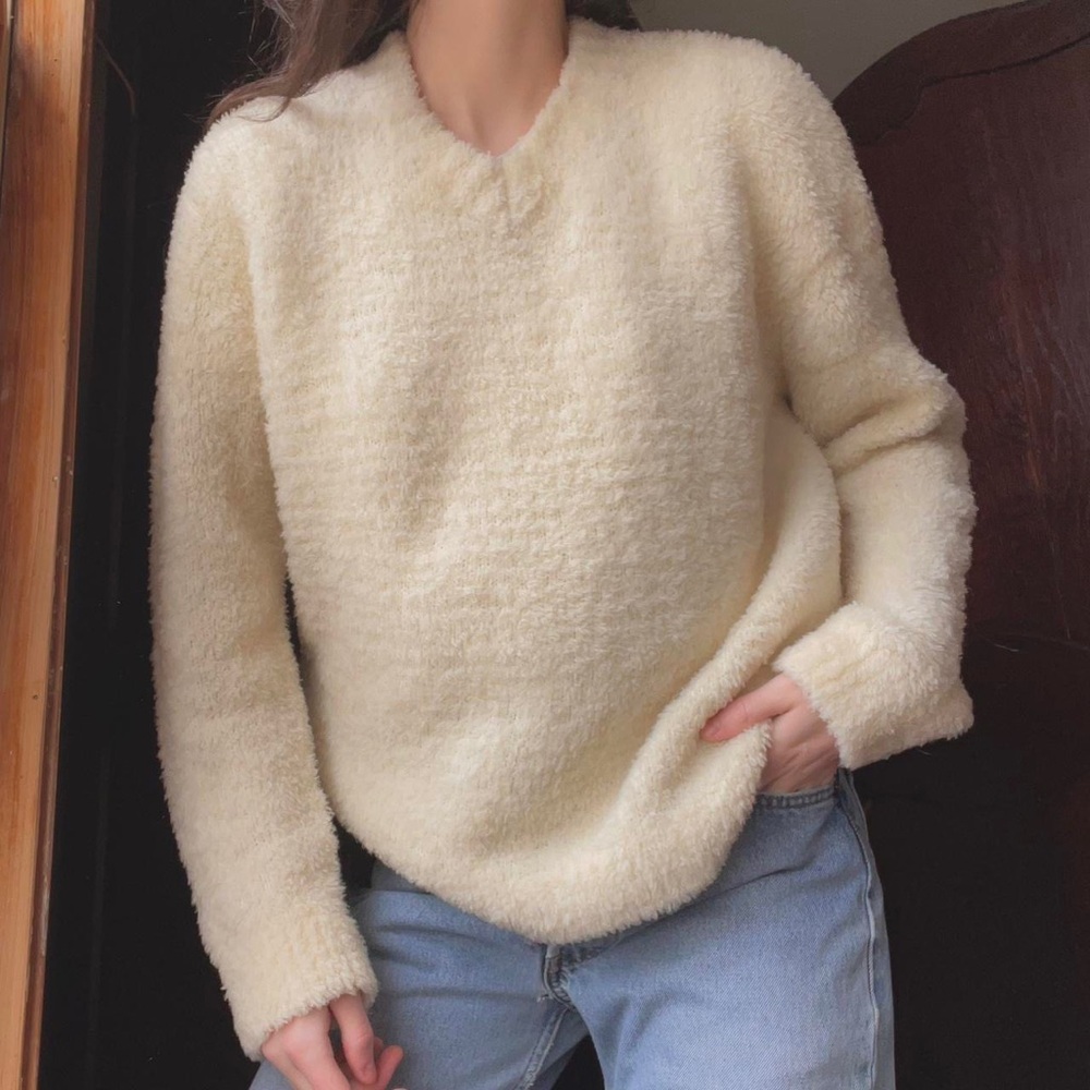 ☁️theory fluffy white sweater☁️